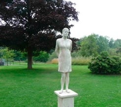 Betonfiguren – Nanas