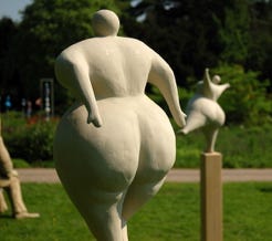 Betonfiguren – Nanas
