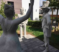 Betonfiguren – Nanas